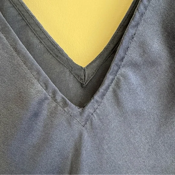 J.CREW The 2003 Washed Silk V-Neck Tank Bias Cut size 2 - Picture 3 of 11